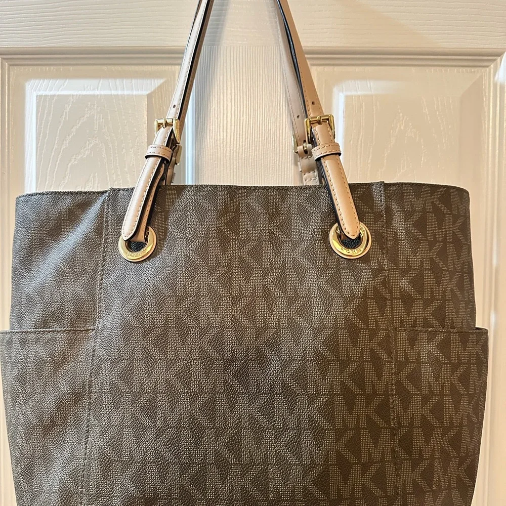 Authentic like new women’s Michael Kors, two tone brown, two strap leather purse - Picture 2 of 8